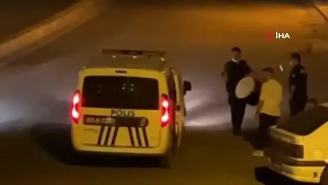 Polis sahurda davul çaldı Polis sahurda davul çaldı