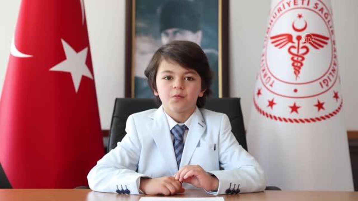 Sağlık Bakanı Koca sosyal medya hesabından 23 Nisan sürprizi yaptı
