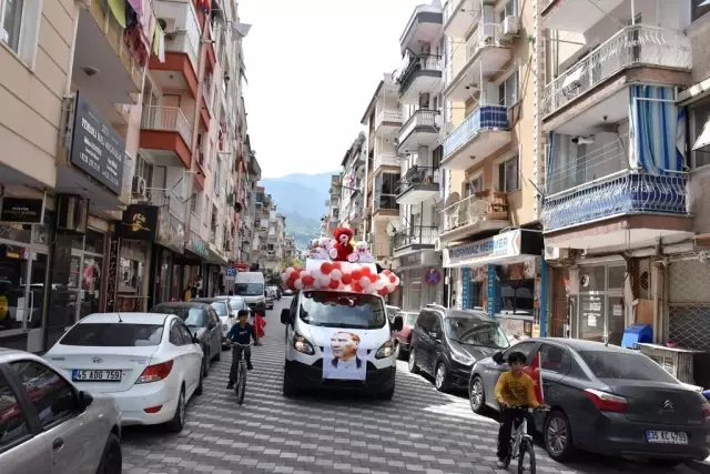 Şehzadeler Belediyesi 23 Nisan coşkusu vatandaşın ayağına taşıdı