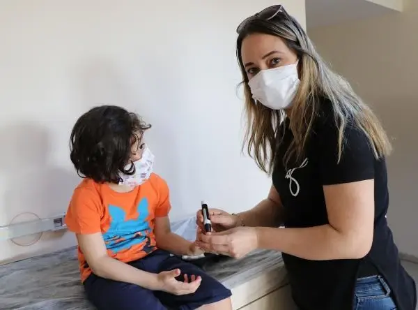 Son dakika haberleri! ADANA ŞEKER ÖLÇÜMÜ İÇİN SÜREKLİ PARMAKLARI DELİNEN ÇOCUKLAR SENSÖR DESTEĞİ İSTİYOR Son dakika haberleri! ADANA ŞEKER ÖLÇÜMÜ İÇİN SÜREKLİ PARMAKLARI DELİNEN ÇOCUKLAR SENSÖR DESTEĞİ İSTİYOR