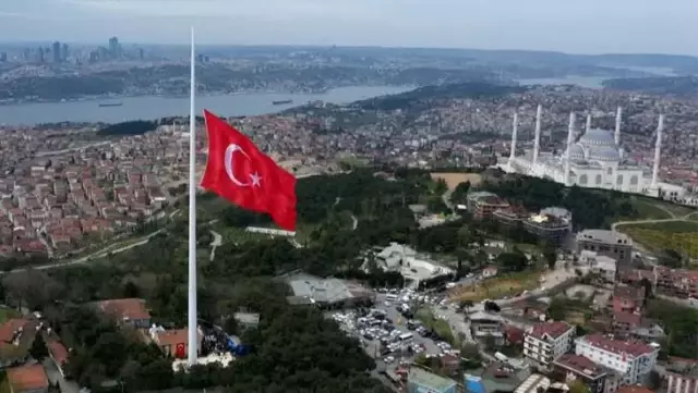 Son Dakika: Çamlıca Tepesi'ne dev Türk bayrağı! İstanbul'un her yerinden görülebilecek Son Dakika: Çamlıca Tepesi'ne dev Türk bayrağı! İstanbul'un her yerinden görülebilecek