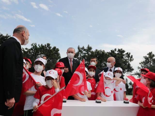 Son Dakika: Çamlıca Tepesi'ne dev Türk bayrağı! İstanbul'un her yerinden görülebilecek Son Dakika: Çamlıca Tepesi'ne dev Türk bayrağı! İstanbul'un her yerinden görülebilecek