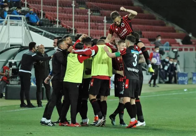 Süper Lig: Gençlerbirliği: 2 Ç. Rizespor: 1 (Maç sonucu) Süper Lig: Gençlerbirliği: 2 Ç. Rizespor: 1 (Maç sonucu)