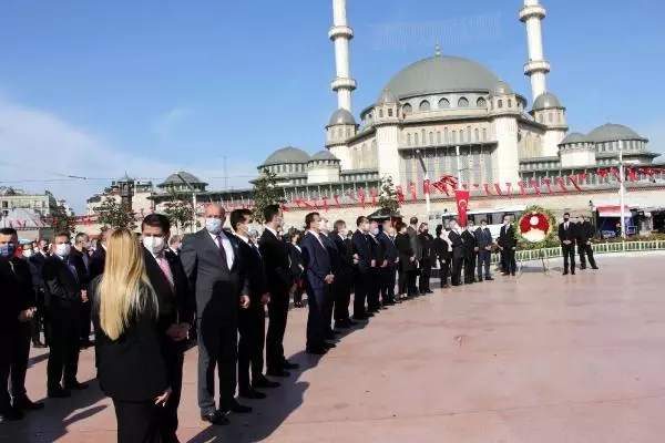 TAKSİM CUMHURİYET ANITI'NDA 23 NİSAN TÖRENİ TAKSİM CUMHURİYET ANITI'NDA 23 NİSAN TÖRENİ