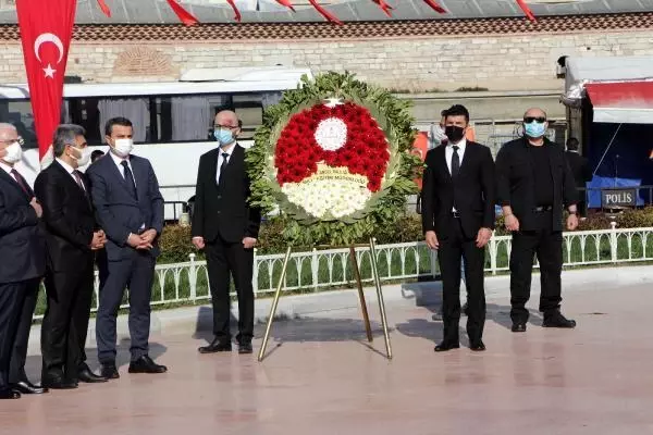 TAKSİM CUMHURİYET ANITI'NDA 23 NİSAN TÖRENİ TAKSİM CUMHURİYET ANITI'NDA 23 NİSAN TÖRENİ