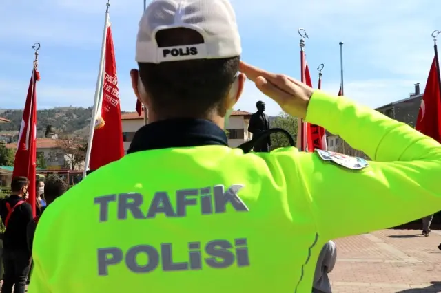 Taşova'da 23 Nisan töreni Taşova'da 23 Nisan töreni