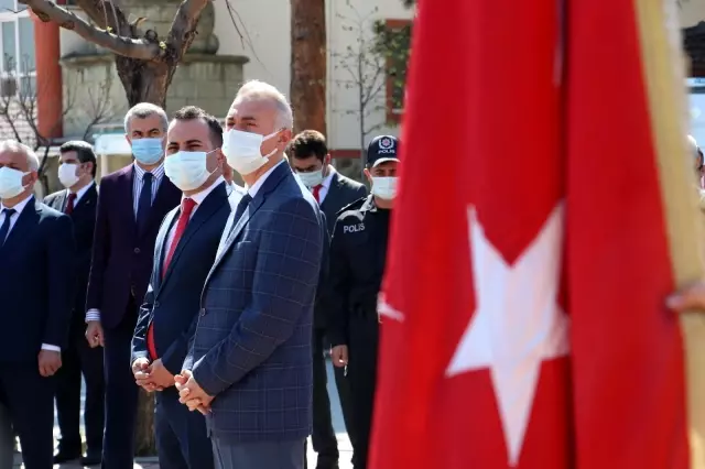 Taşova'da 23 Nisan töreni Taşova'da 23 Nisan töreni