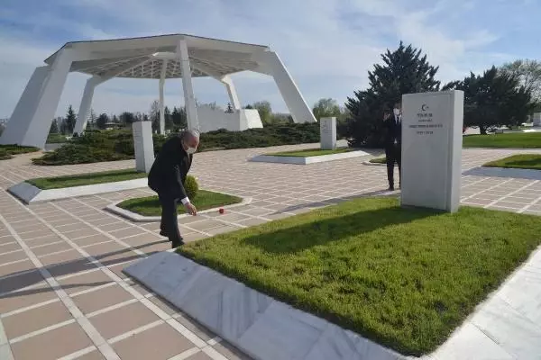TBMM Başkanı Şentop, İstiklal Harbi kahramanlarının kabirlerini ziyaret etti (3)