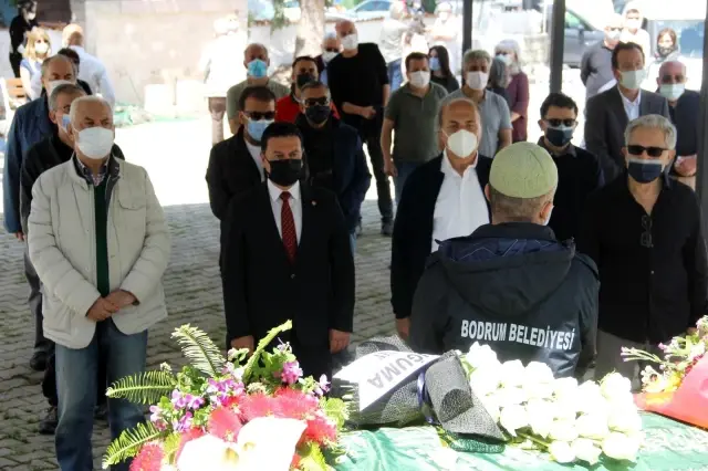 Ünlü gazeteci Selahattin Duman son yolculuğuna uğurlandı Ünlü gazeteci Selahattin Duman son yolculuğuna uğurlandı