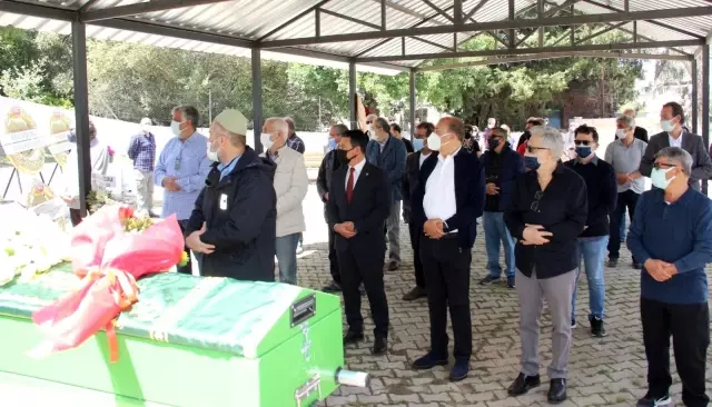 Ünlü gazeteci Selahattin Duman son yolculuğuna uğurlandı Ünlü gazeteci Selahattin Duman son yolculuğuna uğurlandı