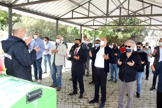 Ünlü gazeteci Selahattin Duman son yolculuğuna uğurlandı Ünlü gazeteci Selahattin Duman son yolculuğuna uğurlandı