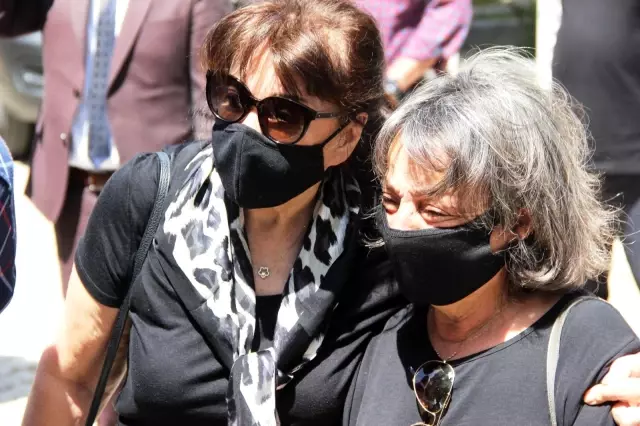 Ünlü gazeteci Selahattin Duman son yolculuğuna uğurlandı Ünlü gazeteci Selahattin Duman son yolculuğuna uğurlandı