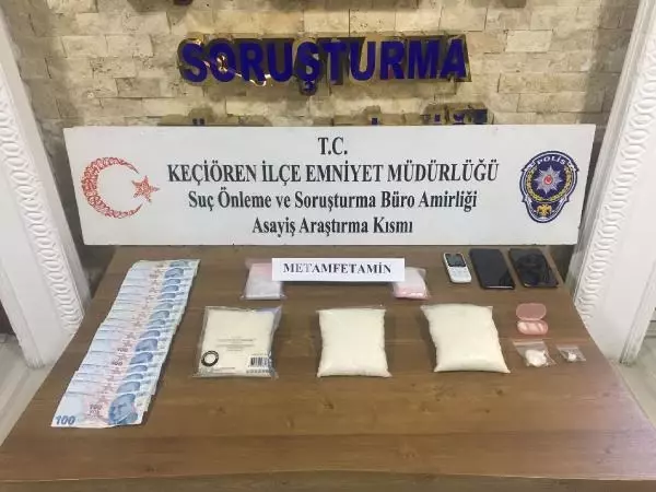 Uyuşturucu taciri 2 arkadaş, otel odasında yakalandı (2) - Yeniden Uyuşturucu taciri 2 arkadaş, otel odasında yakalandı (2) - Yeniden