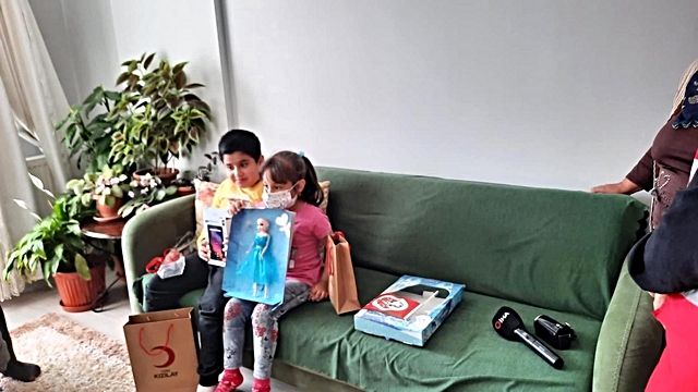 Yeşilyurt Kızılay, 23 Nisan'da çocukları unutmadı Yeşilyurt Kızılay, 23 Nisan'da çocukları unutmadı