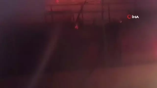 2 katlı ev alevlere teslim oldu 2 katlı ev alevlere teslim oldu