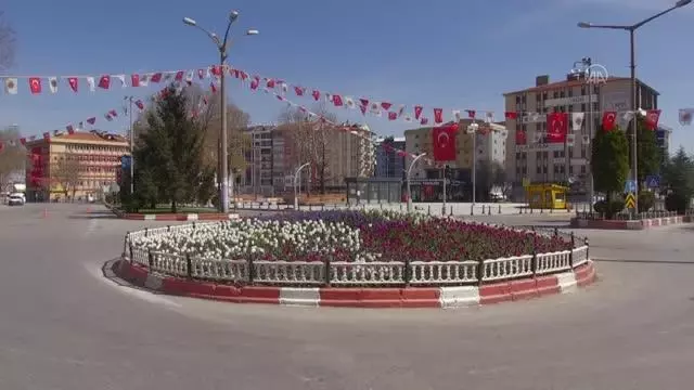 Sokağa çıkma kısıtlamasına uyuluyor Sokağa çıkma kısıtlamasına uyuluyor