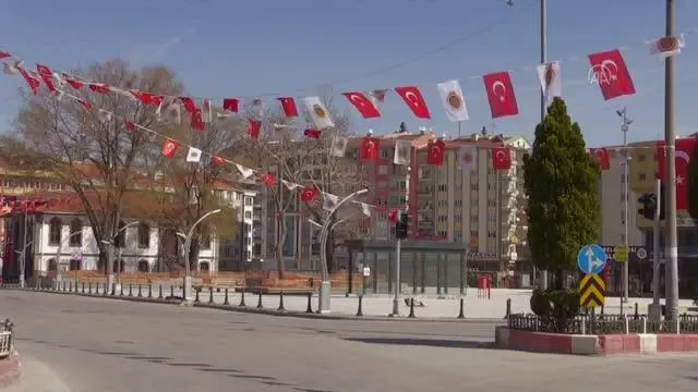 Sokağa çıkma kısıtlamasına uyuluyor Sokağa çıkma kısıtlamasına uyuluyor