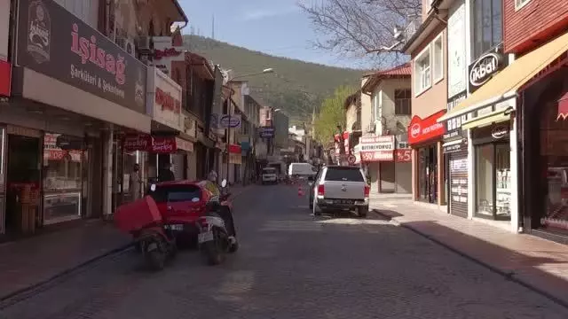 Sokağa çıkma kısıtlamasına uyuluyor Sokağa çıkma kısıtlamasına uyuluyor