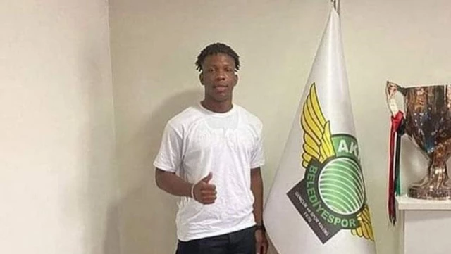 Dilsöz, the coach of the team, was not aware of Akhisar signing a contract with Onyebueke, who is not a football player!