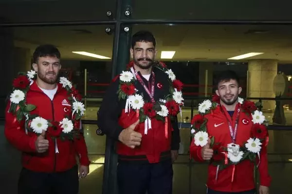 SPOR Avrupa şampiyonu Milli Güreşçiler, Ankara'ya geldi SPOR Avrupa şampiyonu Milli Güreşçiler, Ankara'ya geldi