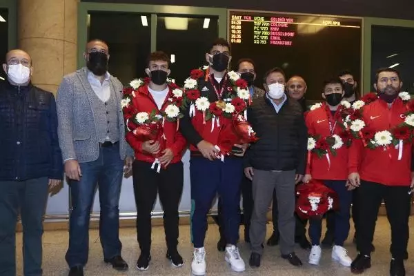 SPOR Avrupa şampiyonu Milli Güreşçiler, Ankara'ya geldi SPOR Avrupa şampiyonu Milli Güreşçiler, Ankara'ya geldi