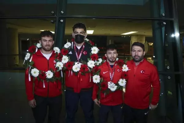 SPOR Avrupa şampiyonu Milli Güreşçiler, Ankara'ya geldi SPOR Avrupa şampiyonu Milli Güreşçiler, Ankara'ya geldi