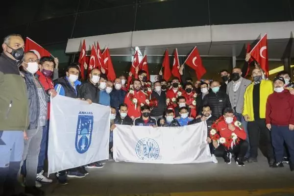 SPOR Avrupa şampiyonu Milli Güreşçiler, Ankara'ya geldi SPOR Avrupa şampiyonu Milli Güreşçiler, Ankara'ya geldi