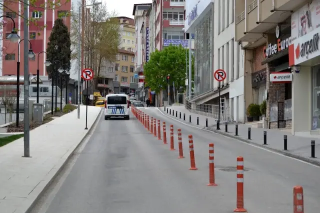 Sokağa çıkma kısıtlamasına uyuluyor Sokağa çıkma kısıtlamasına uyuluyor