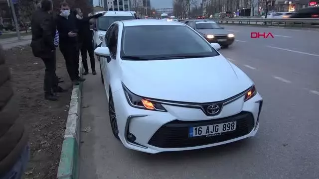 BURSA OTOMOBİLİN LASTİĞİNİ PATLATIP ÇALDIKLARI 1 MİLYON 600 BİN LİRAYI, KOLOMBİYA'YA KAÇIRMIŞLAR BURSA OTOMOBİLİN LASTİĞİNİ PATLATIP ÇALDIKLARI 1 MİLYON 600 BİN LİRAYI, KOLOMBİYA'YA KAÇIRMIŞLAR