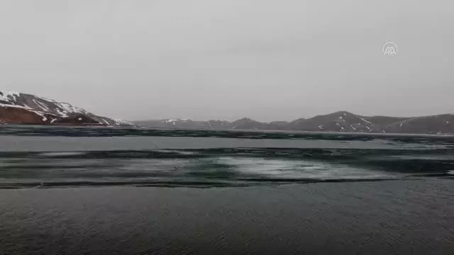 Buzla kaplı doğa harikası Balık Gölü çözülmeye başladı Buzla kaplı doğa harikası Balık Gölü çözülmeye başladı