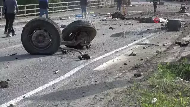 Son dakika haber | Freni patlayan vinç yüklü tırın parçaları yola saçıldı: Ortalık savaş alanına döndü