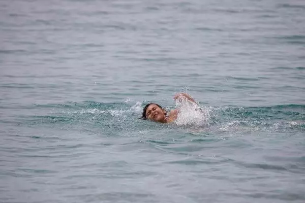 Kısıtlamadan muaf turistler, Konyaaltı Sahili'nde Kısıtlamadan muaf turistler, Konyaaltı Sahili'nde