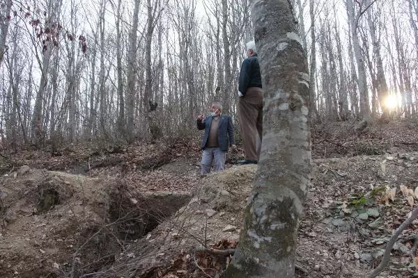 Köyün su borusunu kırıp, ağaca 'Ders olsun' yazmışlar Köyün su borusunu kırıp, ağaca 'Ders olsun' yazmışlar
