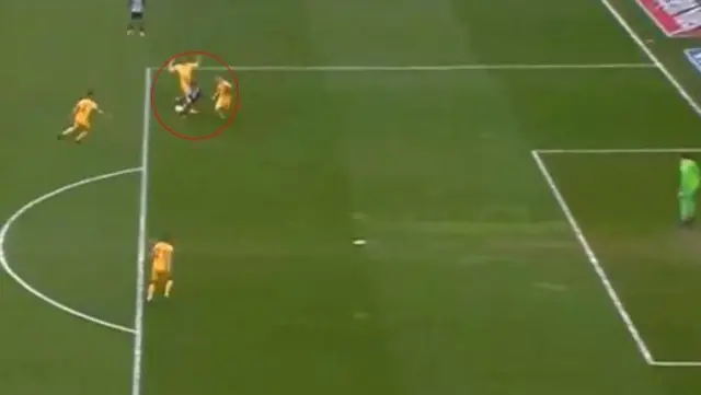 Cüneyt Çakır, who gave a penalty to Ljajic's position in the first minute of the match, became the subject of discussion. Cüneyt Çakır, who gave a penalty to Ljajic's position in the first minute of the match, became the subject of discussion.