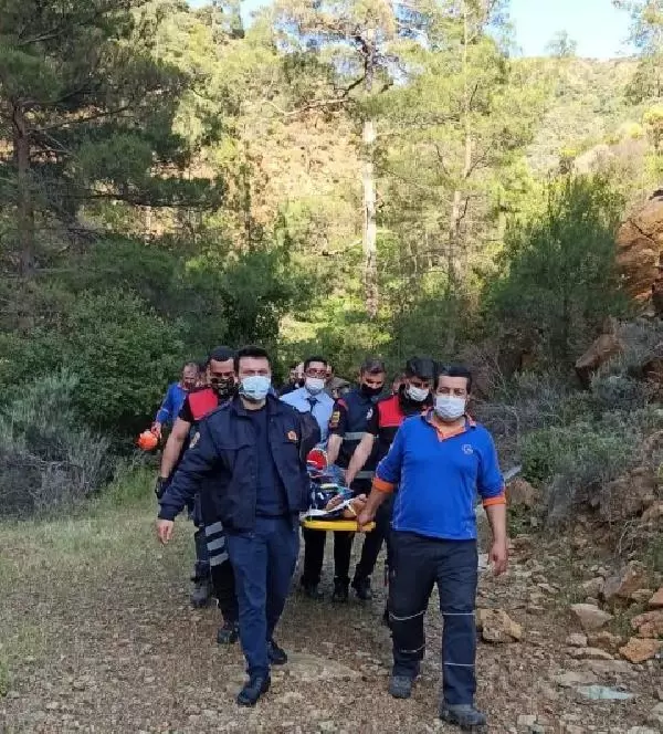 Marmaris'te doğa yürüyüşünde yaralanan kadın kurtarıldı Marmaris'te doğa yürüyüşünde yaralanan kadın kurtarıldı