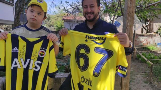 Mesut Özil sent his signature shirt and gifts to 10-year-old Efe with down syndrome, who lives in Amasya.