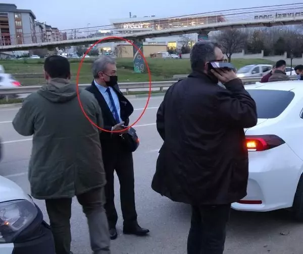 Otomobilin lastiğini patlatıp çaldıkları 1 milyon 600 bin lirayı, Kolombiya'ya kaçırmışlar Otomobilin lastiğini patlatıp çaldıkları 1 milyon 600 bin lirayı, Kolombiya'ya kaçırmışlar