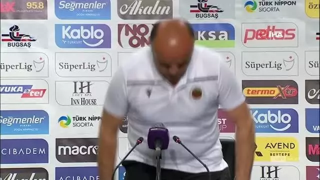 Özcan Bizati: 'Sadece bir 3 puan aldık, önümüzdeki maçta da puan ya da puanlar almamız gerekiyor' Özcan Bizati: 'Sadece bir 3 puan aldık, önümüzdeki maçta da puan ya da puanlar almamız gerekiyor'