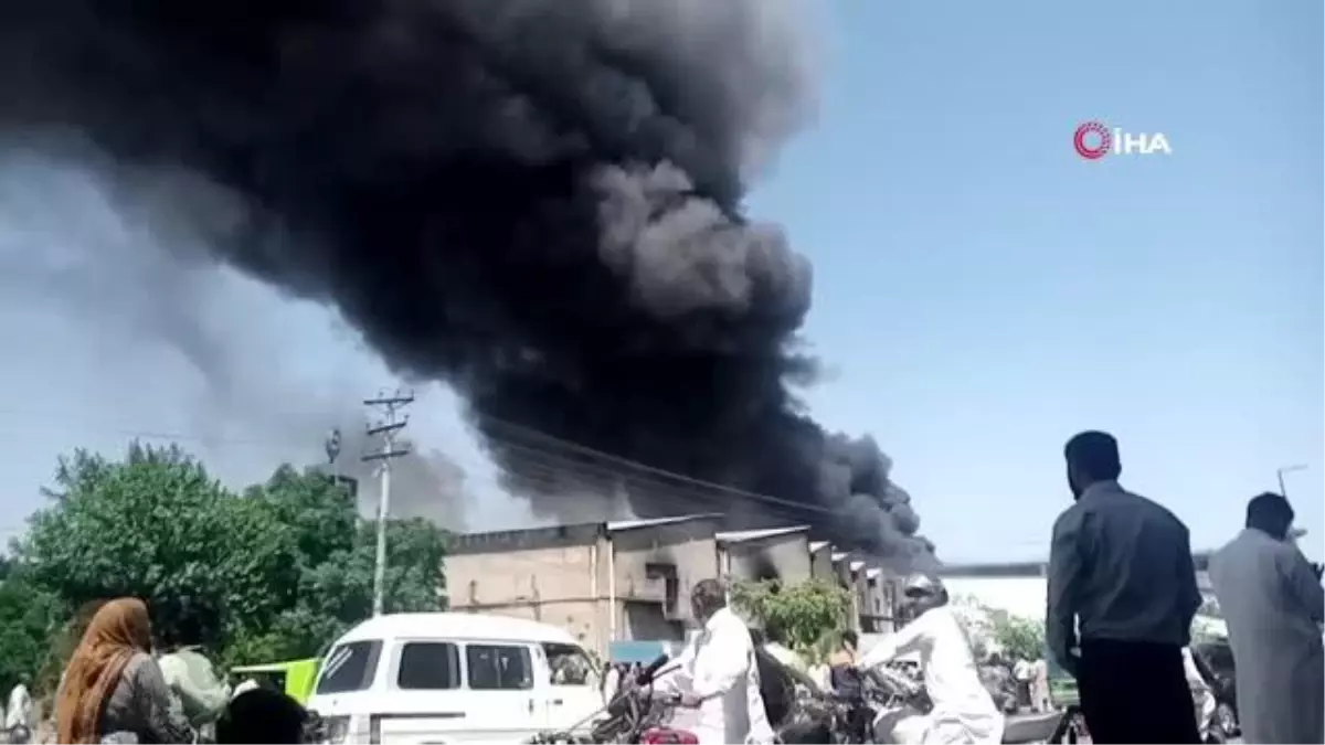 Pakistan'da fabrika yangını