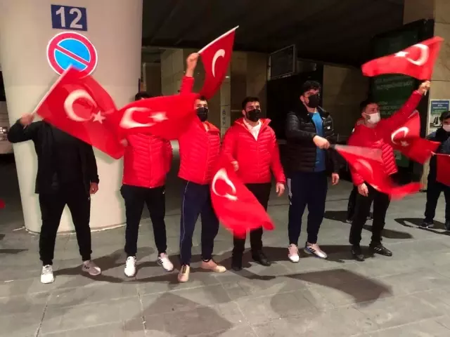 Şampiyon Milli Güreşçiler Ankara'da Şampiyon Milli Güreşçiler Ankara'da