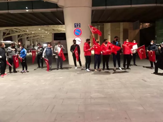 Şampiyon Milli Güreşçiler Ankara'da Şampiyon Milli Güreşçiler Ankara'da