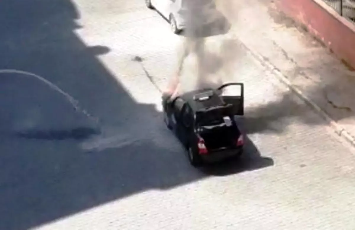 Şanlıurfa'da alev alev yanan otomobil kamerada