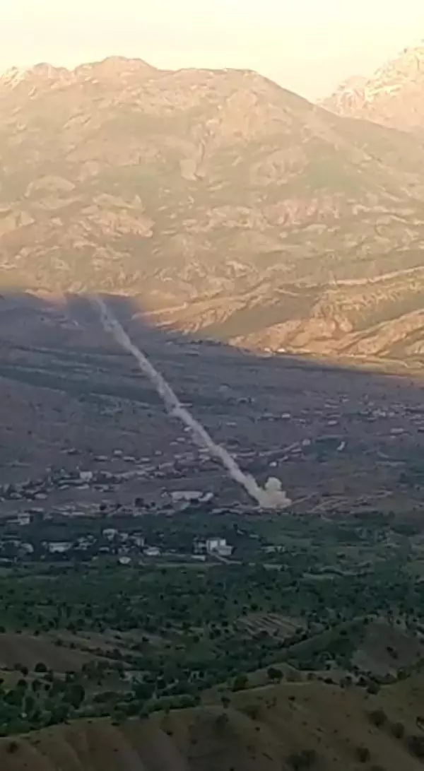Son dakika haberleri! SINIRDA KONUŞLU OBÜSLERLE TERÖR HEDEFLERİ ATEŞ ALTINA ALINDI