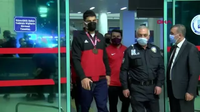 SPOR Avrupa şampiyonu Milli Güreşçiler, Ankara'ya geldi SPOR Avrupa şampiyonu Milli Güreşçiler, Ankara'ya geldi
