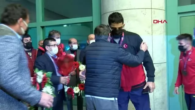 SPOR Avrupa şampiyonu Milli Güreşçiler, Ankara'ya geldi SPOR Avrupa şampiyonu Milli Güreşçiler, Ankara'ya geldi