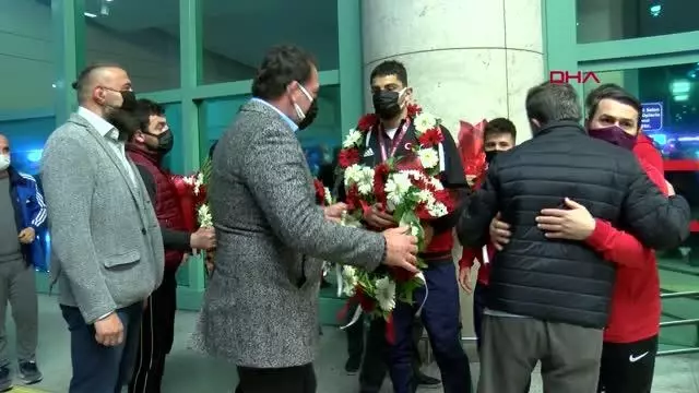 SPOR Avrupa şampiyonu Milli Güreşçiler, Ankara'ya geldi SPOR Avrupa şampiyonu Milli Güreşçiler, Ankara'ya geldi