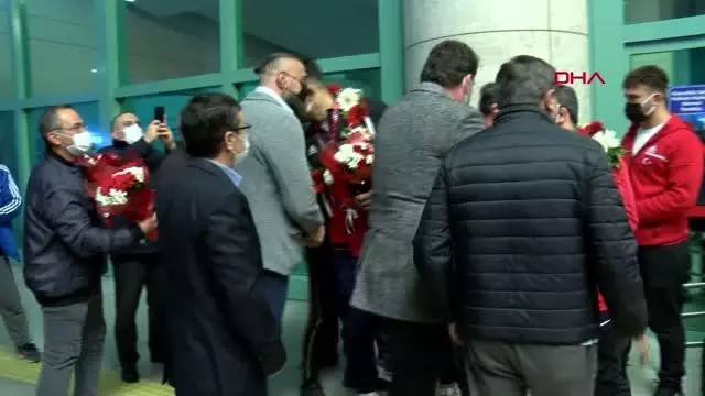 SPOR Avrupa şampiyonu Milli Güreşçiler, Ankara'ya geldi SPOR Avrupa şampiyonu Milli Güreşçiler, Ankara'ya geldi
