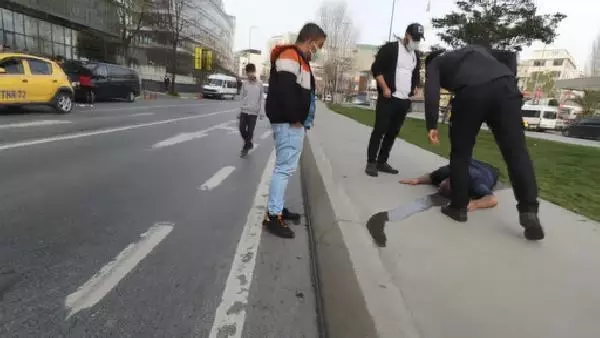 Tartışan ikili, birbirlerini çivili sopayla dövdü Tartışan ikili, birbirlerini çivili sopayla dövdü