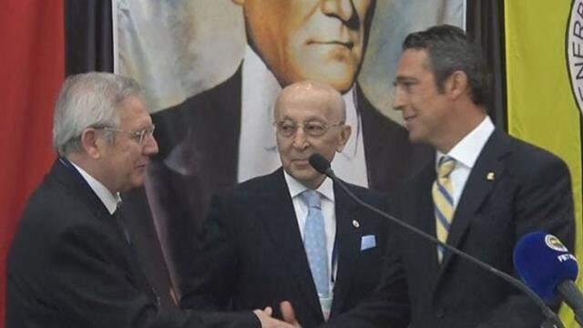 Vefa Küçük, Ali Koç ve Aziz Yıldırım'a seslendi: Gelin bu bayram barışın, kırgınlığı giderin Vefa Küçük, Ali Koç ve Aziz Yıldırım'a seslendi: Gelin bu bayram barışın, kırgınlığı giderin