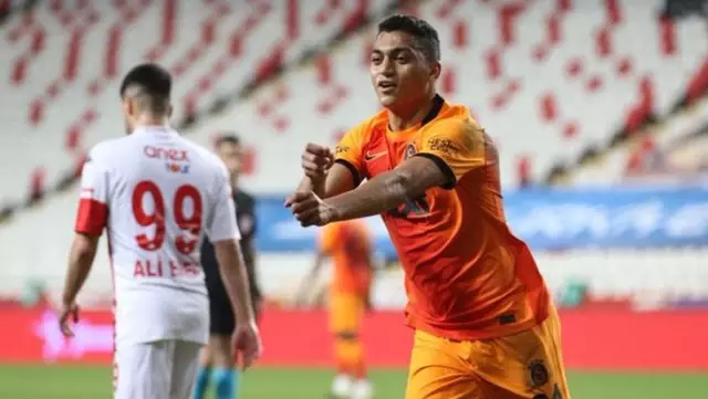 Zorlu Antalya deplasmanında Galatasaray'ı Mostafa Mohamed ipten aldı ve şampiyonluk iddiası sürdü Zorlu Antalya deplasmanında Galatasaray'ı Mostafa Mohamed ipten aldı ve şampiyonluk iddiası sürdü